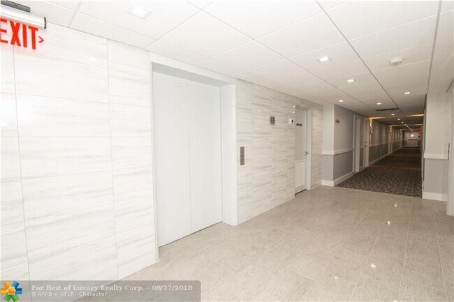 Building Photo - 3700 Galt Ocean Dr