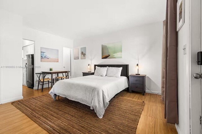 Building Photo - 618 NE 8th Ave