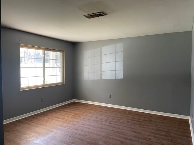 Building Photo - 2875 Hedgewood Dr NW