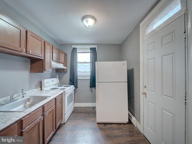 Building Photo - 2047 Griffis Ave