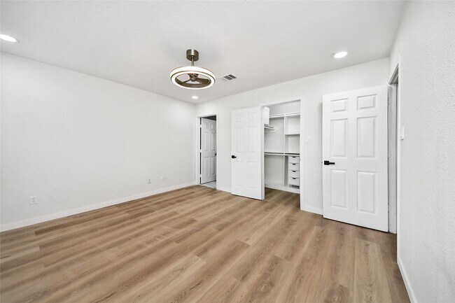 Building Photo - 15719 Baytree Dr