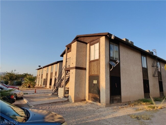 Primary Photo - Spacious 2-Bedroom Apartment Near Downtown...