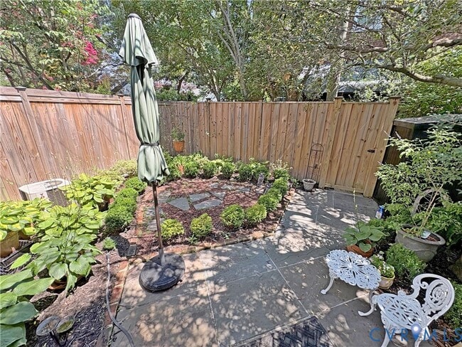 Building Photo - 2004 Hanover Ave