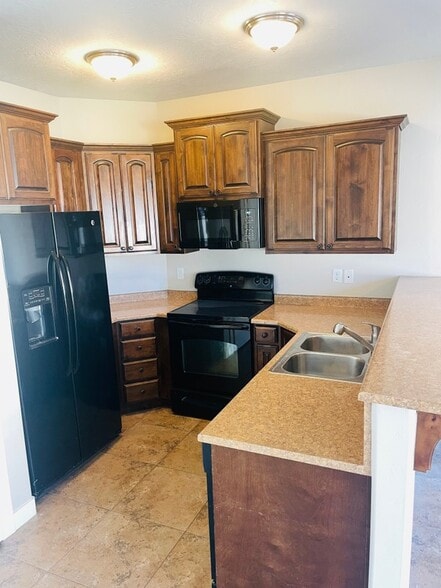 Building Photo - 2576 Cottonwood Dr