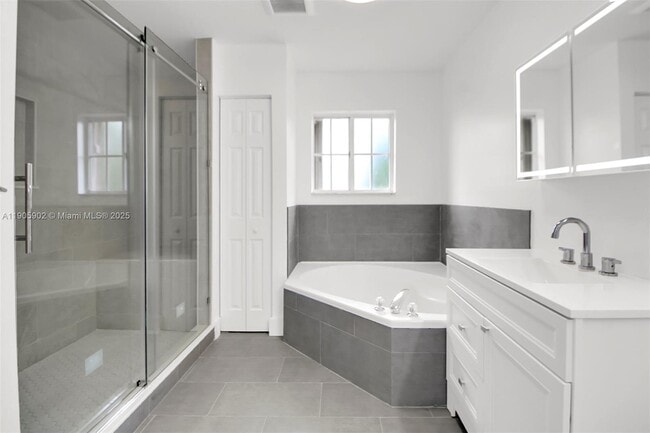 Building Photo - 13505 SW 122nd Ave