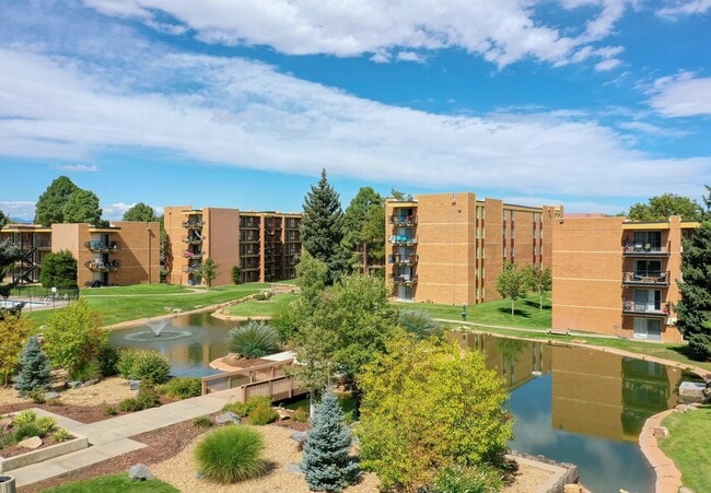 Building Photo - Monaco Lakes