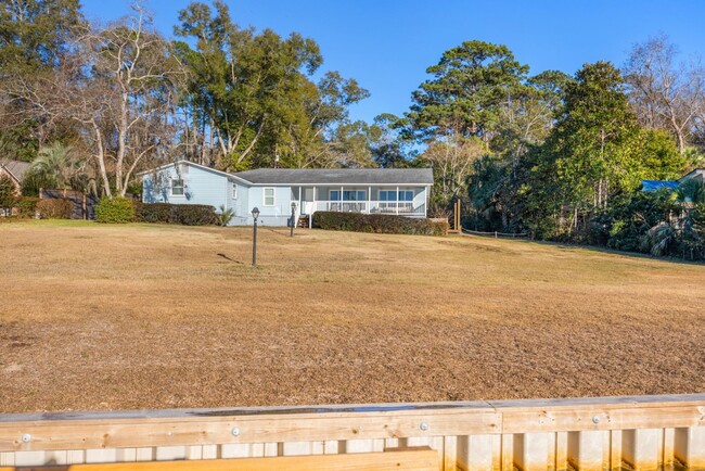 Building Photo - Lake Talquin - LAKEFRONT- Furnished 3 bedr...