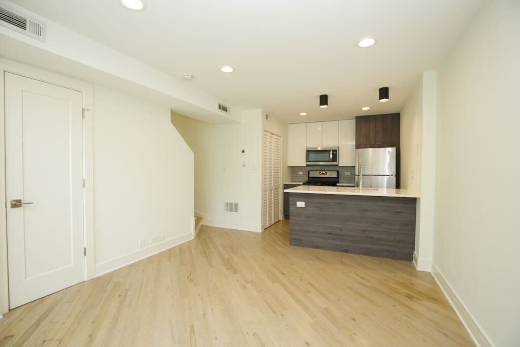 Building Photo - 1022 W Grace St