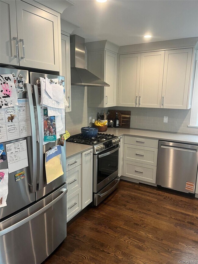 Building Photo - 70 Henry Ave