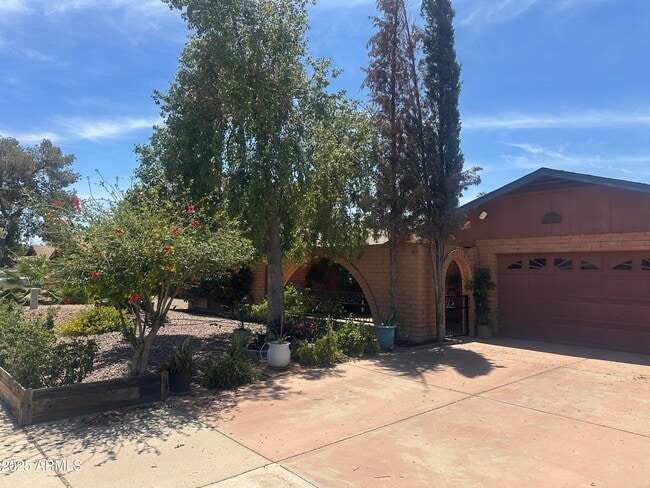 Building Photo - 6638 N 80th Pl
