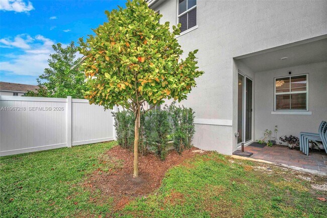 Building Photo - 142 SW 170th Ave