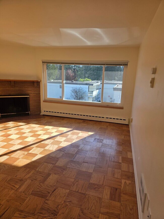 Building Photo - Jenola Court