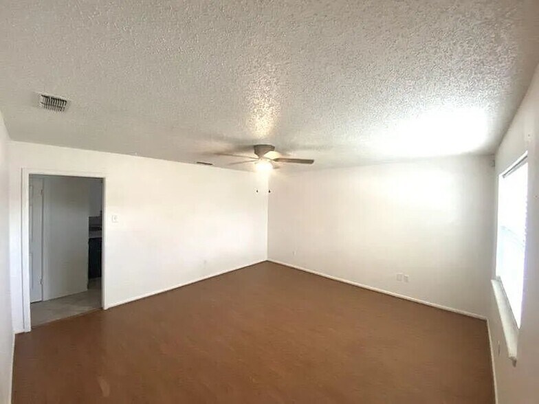 Building Photo - 4618 Fordham St