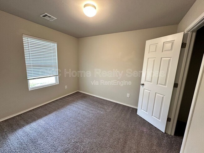 Building Photo - 9913 Rattlesnake Ln