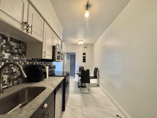 Building Photo - 2200 S Ocean Dr