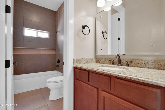 Building Photo - 5648 Valley Oak Dr