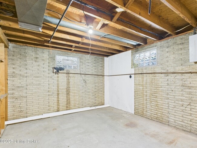 Building Photo - 207 Greenlawn Dr