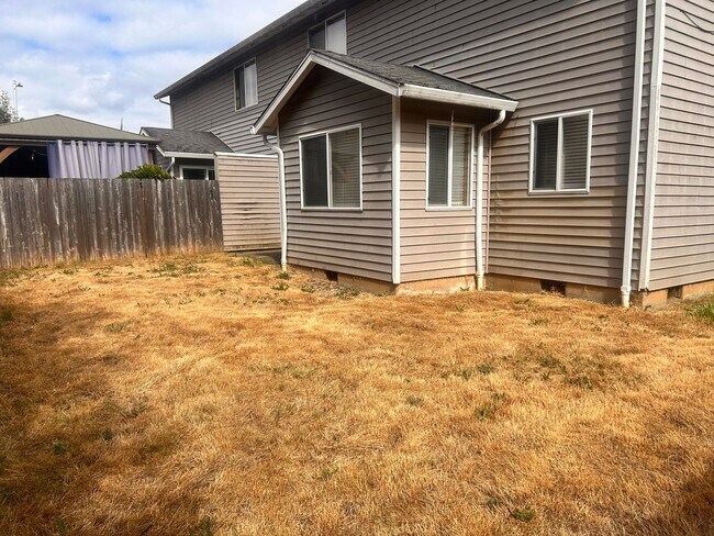 Building Photo - Charming Battle Ground Two-Story Home with Fenced Backyard!