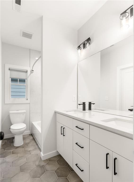 Building Photo - 654 Woodward Ave SE