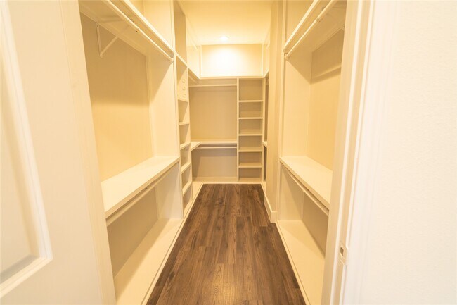 Building Photo - 6002 Mystic Berry Dr