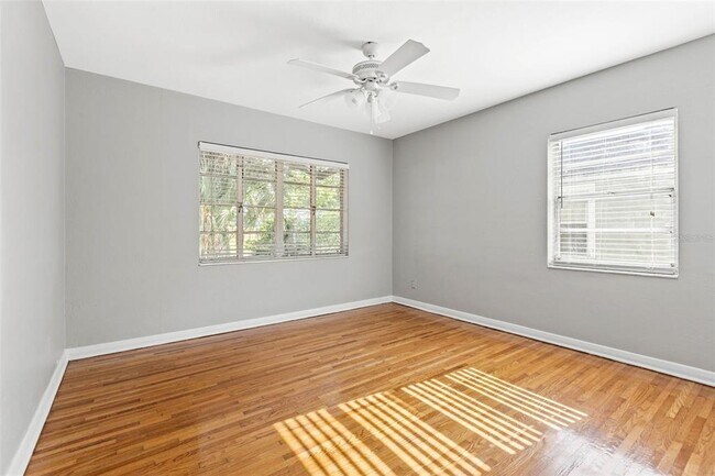 Building Photo - 1005 W Woodlawn Ave