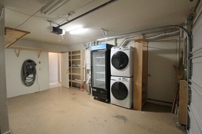 Building Photo - 907 Meadowlark Dr