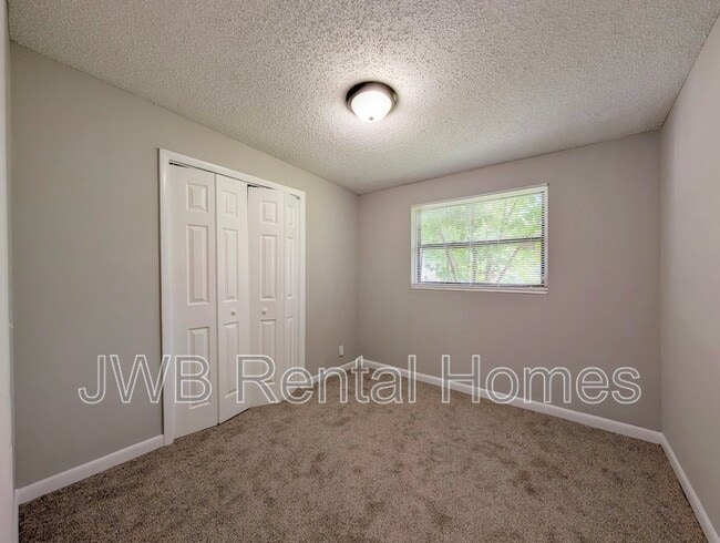 Building Photo - 7762 Lake Park Dr