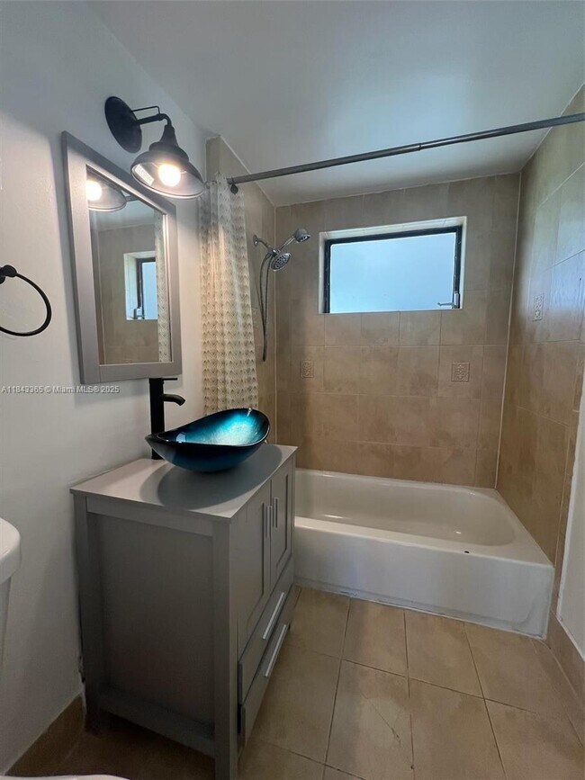 Building Photo - 7845 NE Bayshore Ct