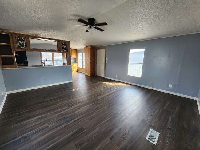 Building Photo - 700 W Ridgeway Ave