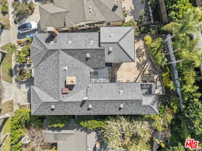 Building Photo - 865 Warner Ave