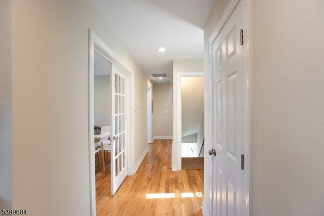 Building Photo - 122 N Fullerton Ave