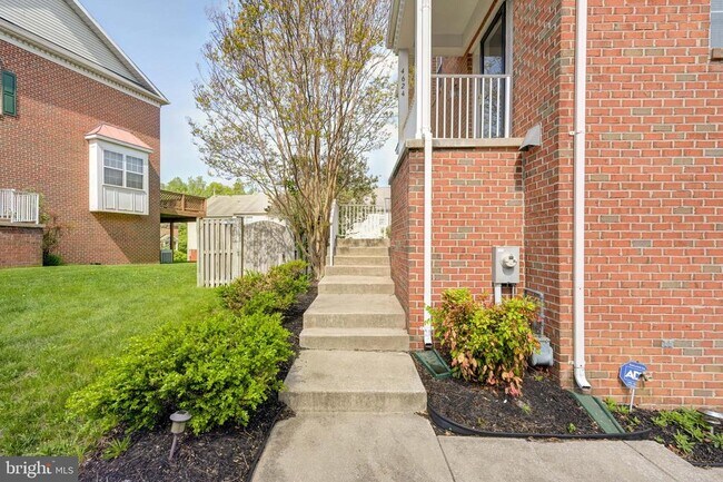 Building Photo - 4624 Kings Mill Way