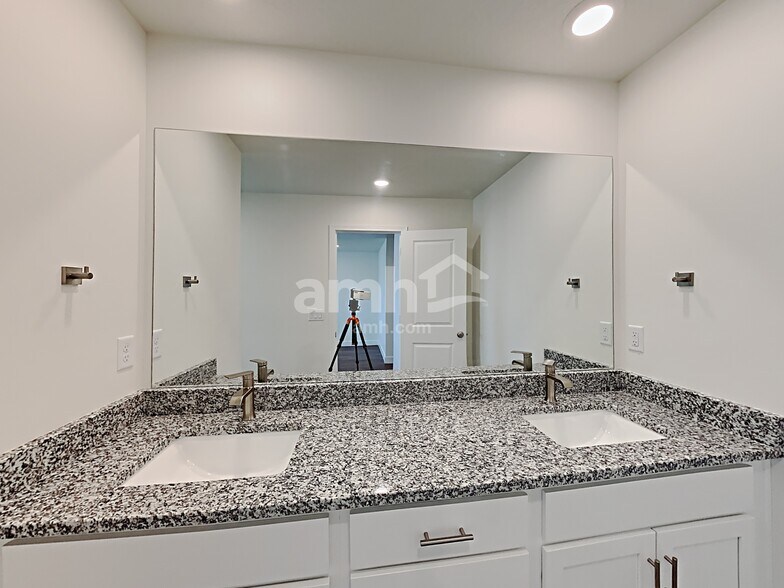 Building Photo - 5966 Verdigris Dr