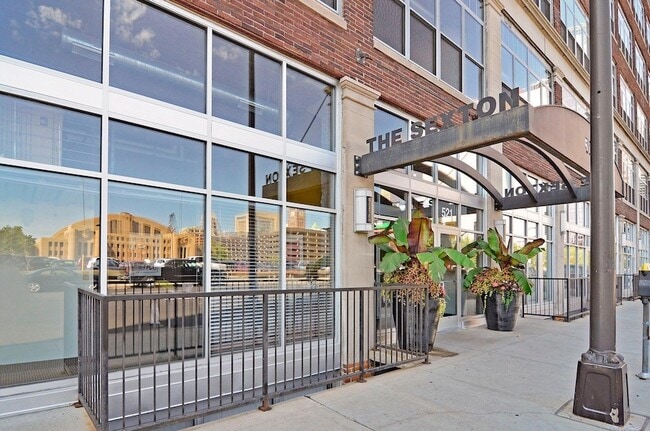 Building Photo - 521 S 7th St
