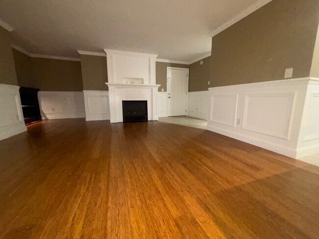 Building Photo - 4 Deer St