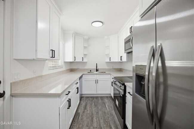 Building Photo - 1807 W Ave K8