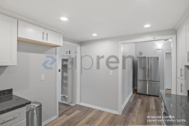 Building Photo - 3350 Pepper Tree Ln