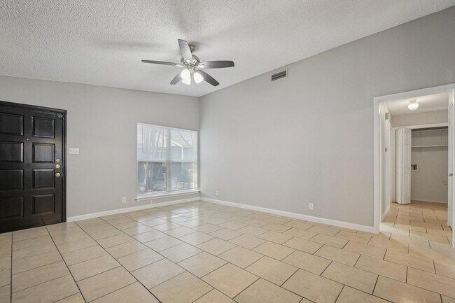 Building Photo - 11906 Broad Oaks Dr