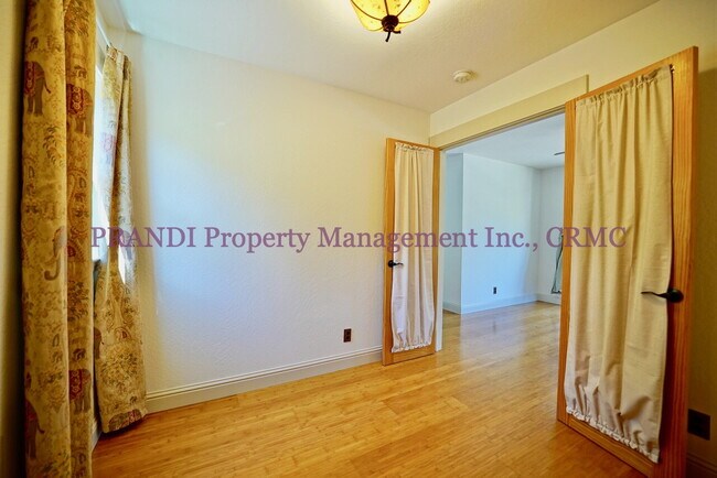 Building Photo - Gerstile Park Gem, With Upgraded Finishes ...