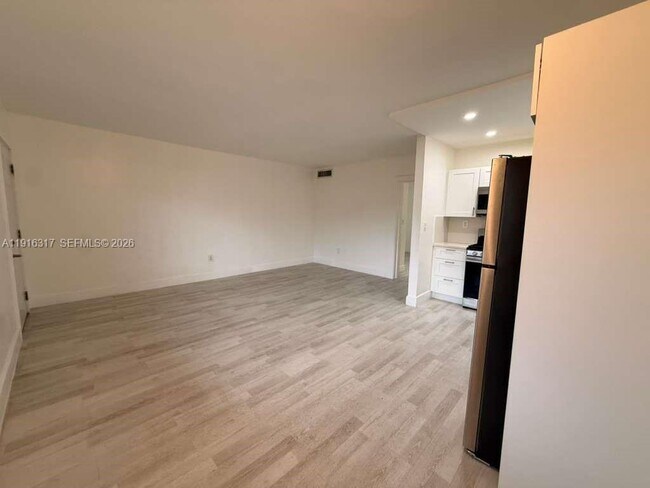 Building Photo - 1280 W 54th St