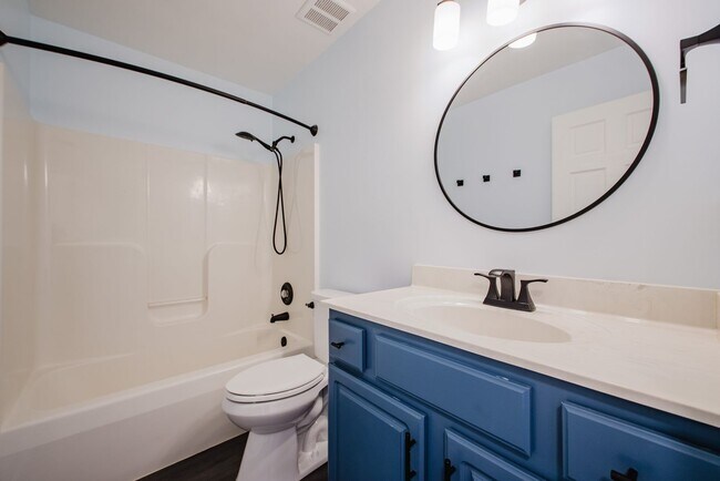 Building Photo - Move-in-ready 3 bed / 3 Full Bath In Louisville's Four Seasons — Fully Updated, No Carpet, Fiber ...