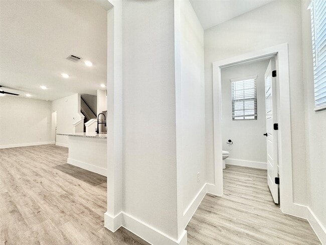 Building Photo - 8509 Shoreham