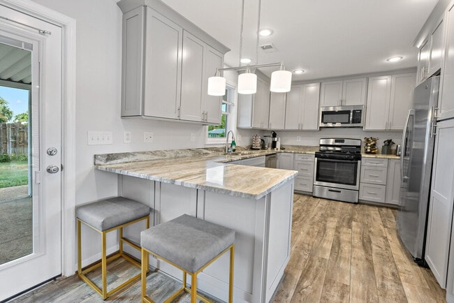 Building Photo - 6532 Summerton Way