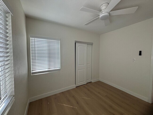 Building Photo - Remodeled 3 bedroom 2 bath Single Story Ho...
