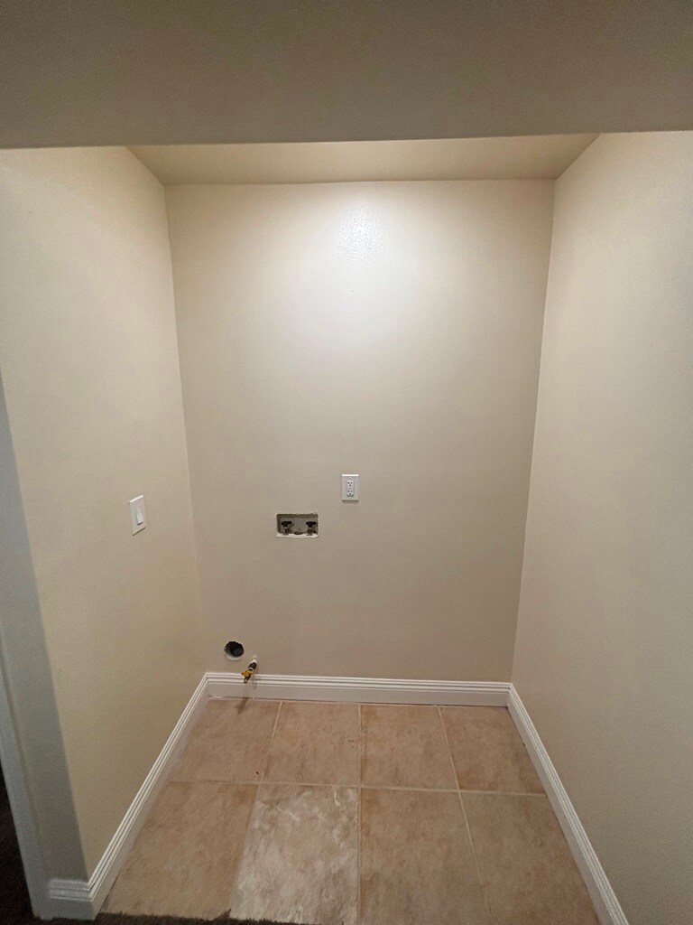 Building Photo - 122 E 24th St