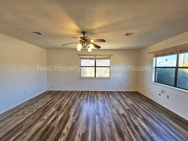 Building Photo - 924 Cowell St