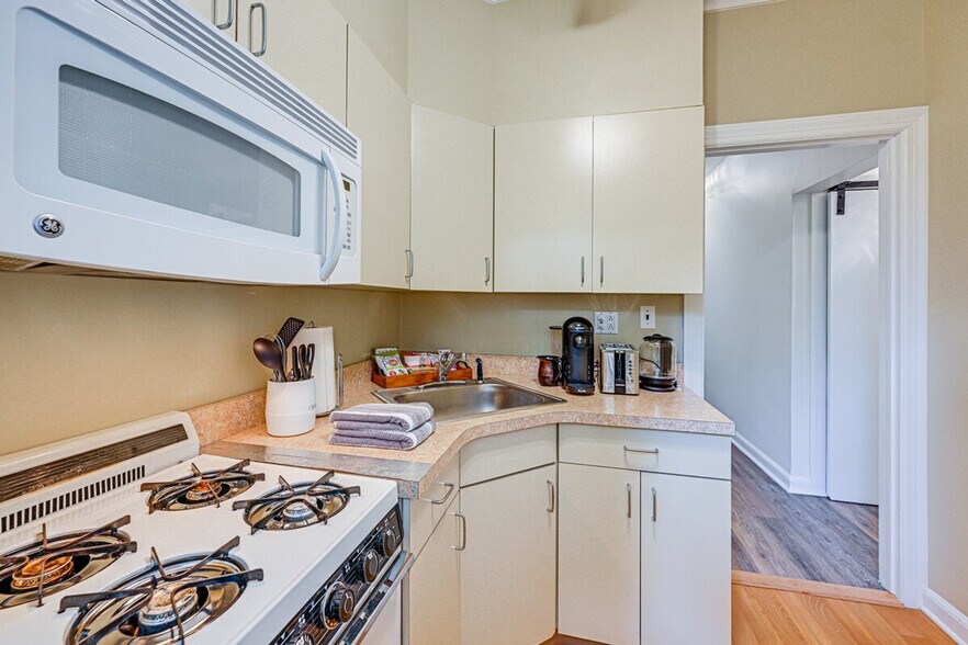 Building Photo - 518 Cortlandt Ave