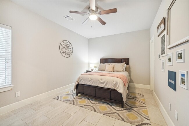 Building Photo - 829 Wakefield Dr