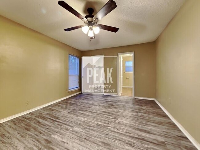 Building Photo - $2000! Large 4 Bed 2 Bath in ARLINGTON! COMING SOON will not stay long!