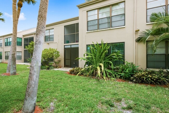 Building Photo - 2453 Egret Blvd